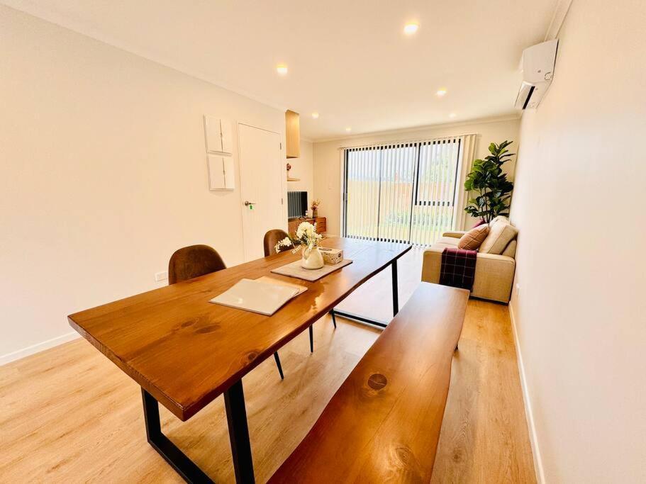 Henderson - 4-Bedrooms Home Auckland Exterior photo